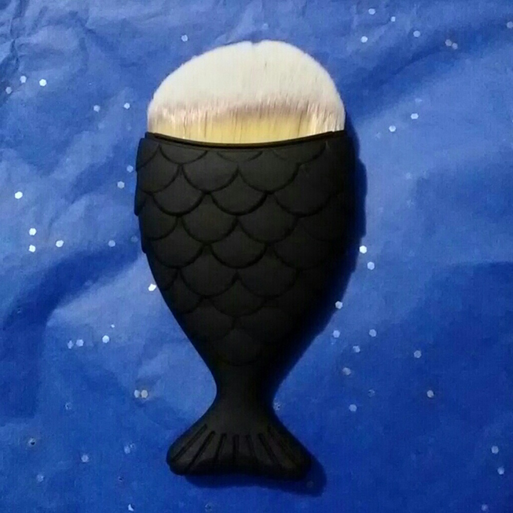 Black Mermaid Tail Foundation Brush